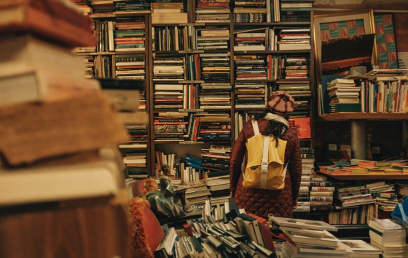 Crossover Literature and Age in Crisis at the Turn of the 21st Century